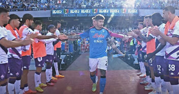 Napoli festa Scudetto, il bel gesto della Fiorentina: il pasillo d’onore ai neo campioni prima del match