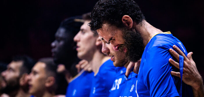 Basket, Gigi Datome dice addio alla maglia azzurra e chiude la carriera tra standing ovation e lacrime