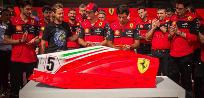 vettel-regalo-ferrari-binotto-leclerc-sainz-giovinazzi-f1