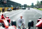 Vettel rende omaggio a Schumacher con la Ferrari F2002 a Monza: un momento di pura emozione